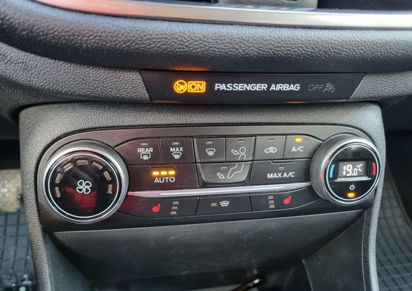 Ford Fiesta cena 36900 przebieg: 61500, rok produkcji 2018 z Brzostek małe 667